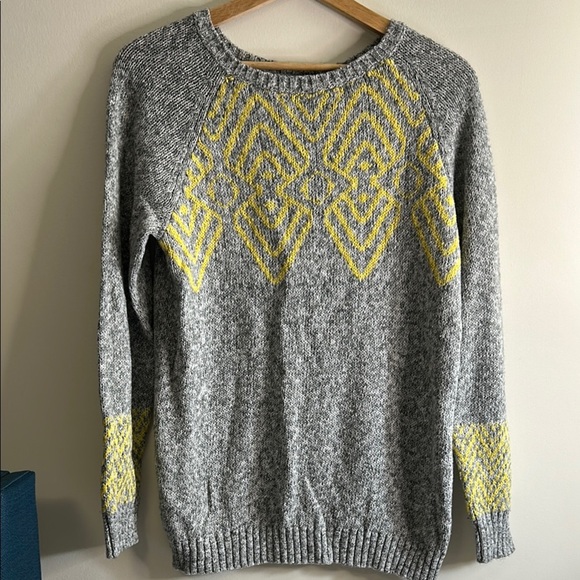 Maurices Gray and Yellow Patterned Women's Sweater size large - Picture 1 of 6